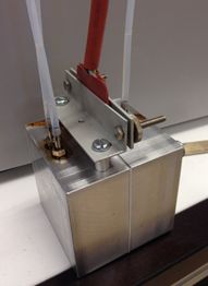 Hot Disk sensor in sample holder for liquids
